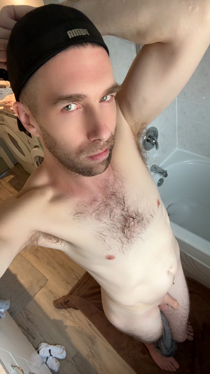 Bath and shaved a bit for new cage coming in . Ill need chastity for a long time to avoid touching! #RWzzqZmq