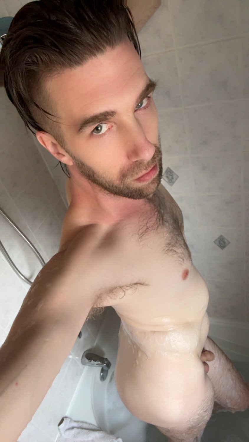 Bath and shaved a bit for new cage coming in . Ill need chastity for a long time to avoid touching! #SybkBXCO
