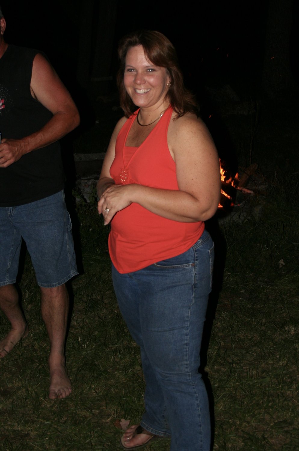 Drunk at river party sporting her braless look #DiL3HPUh