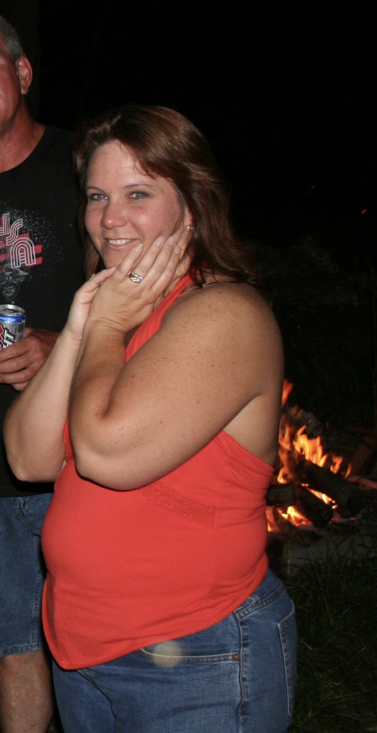 Drunk at river party sporting her braless look #ZtiJVqQ9