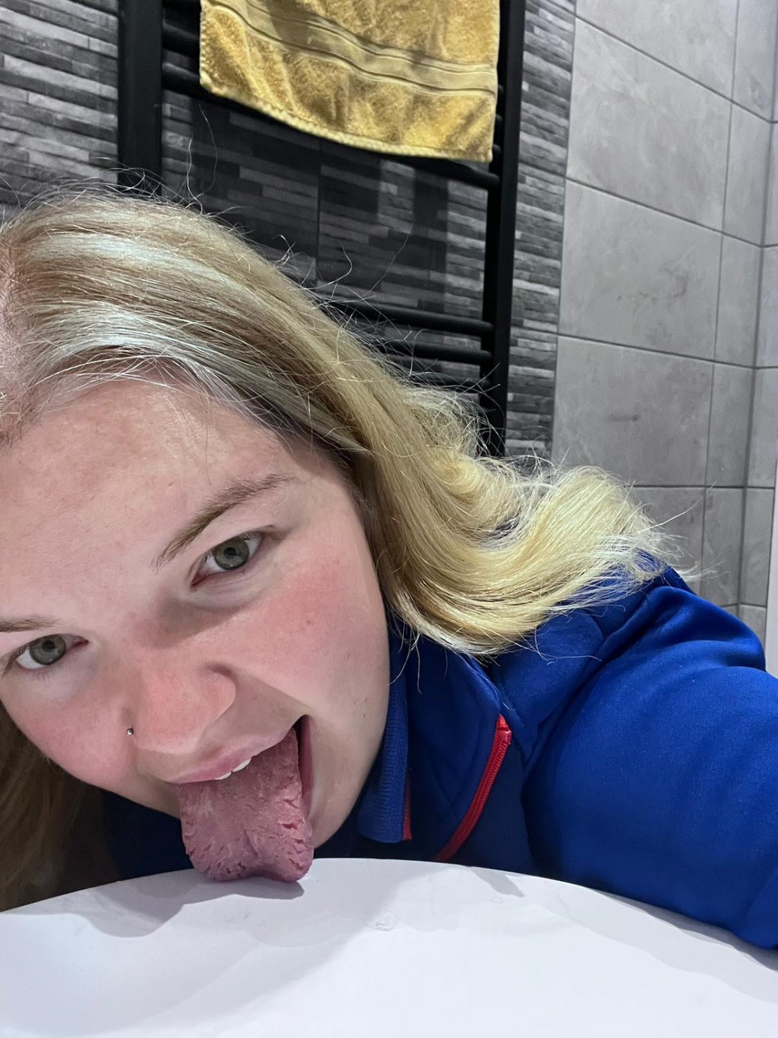 Stupid worthless bitch Abigail Pritchett aka TescoTits from Bradford, UK exposed hard ! ππ€£ #A3KSZqHT