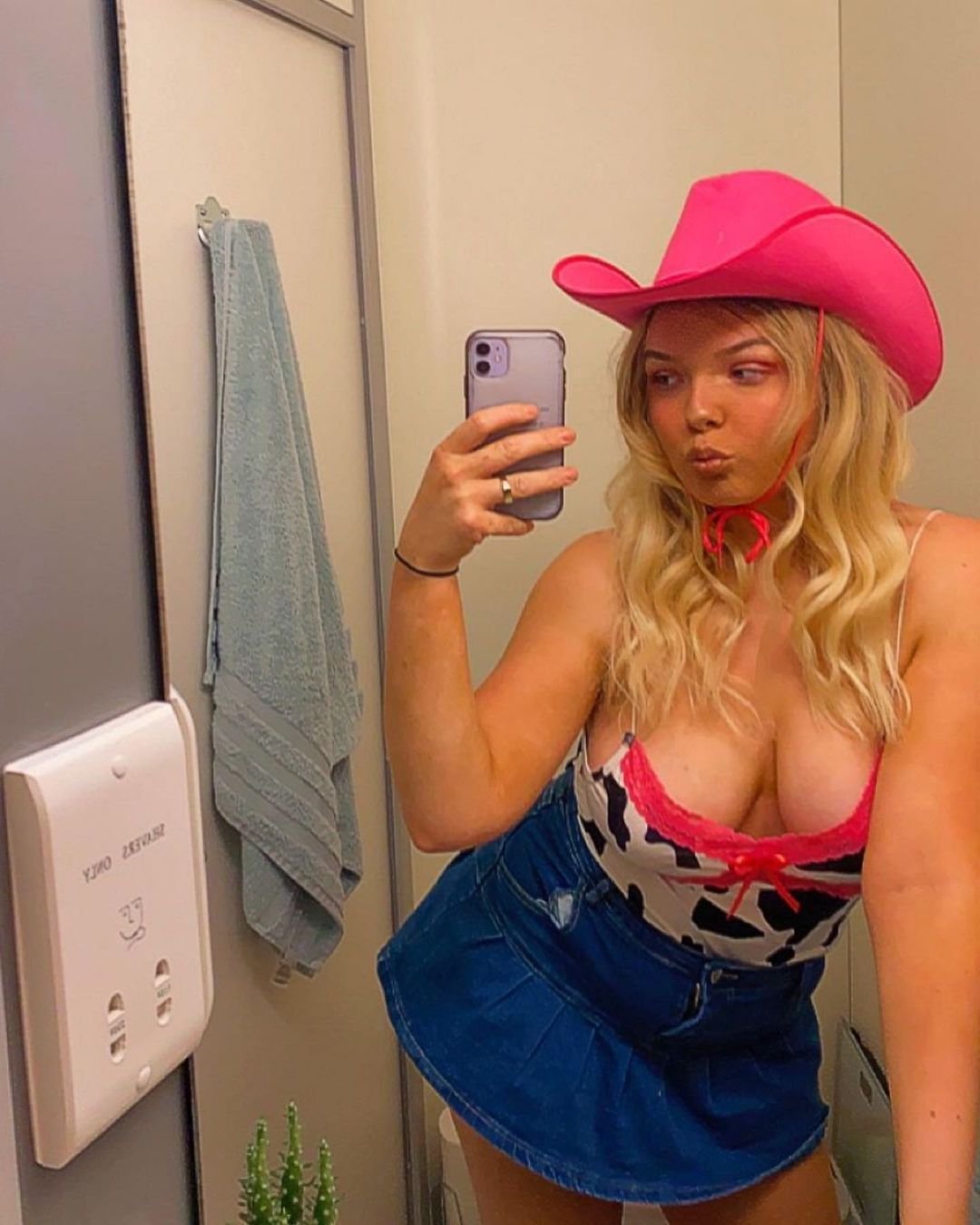 Stupid worthless bitch Abigail Pritchett aka TescoTits from Bradford, UK exposed hard ! ππ€£ #SeGkvWqA