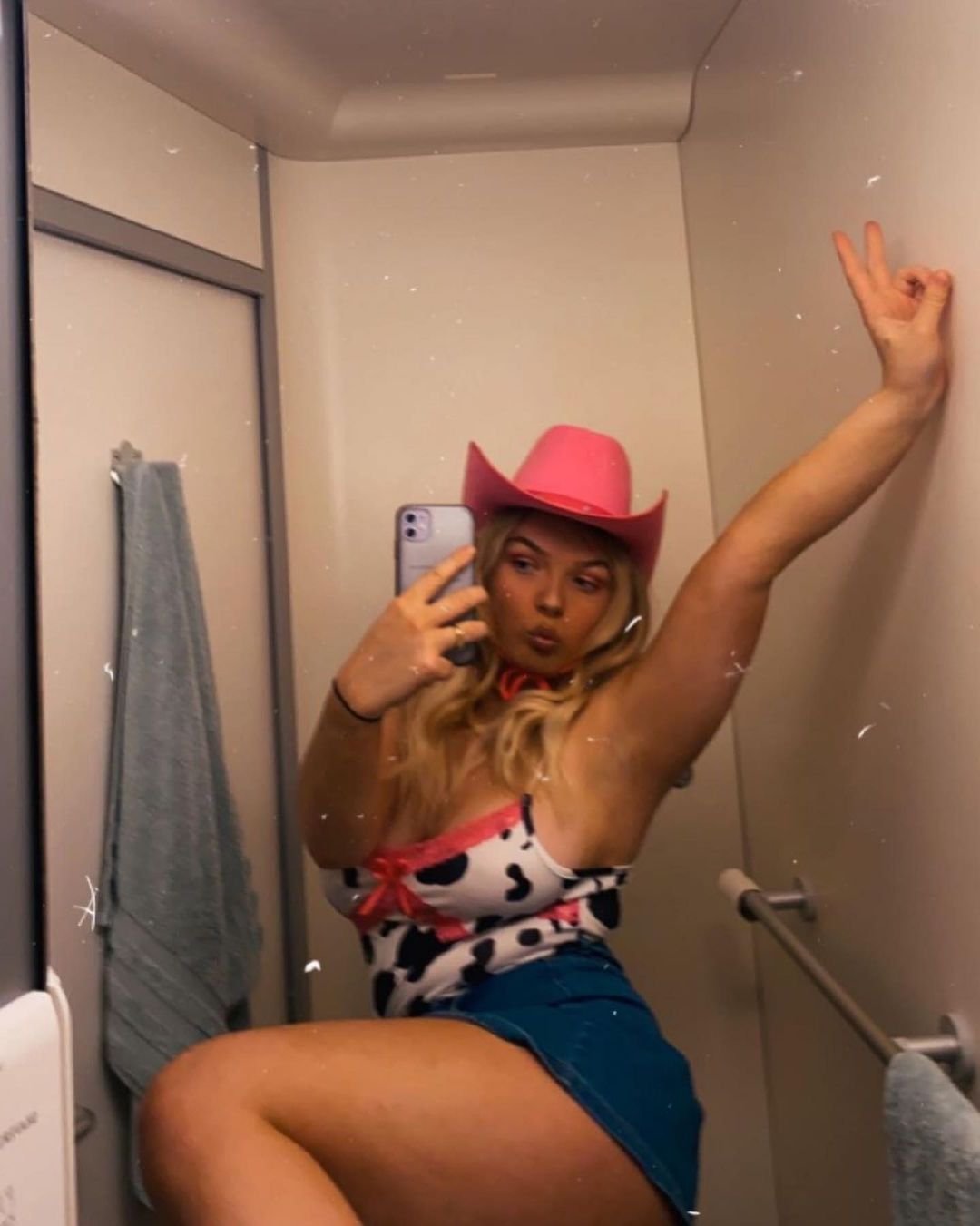 Stupid worthless bitch Abigail Pritchett aka TescoTits from Bradford, UK exposed hard ! ππ€£ #ZTwpSf5M