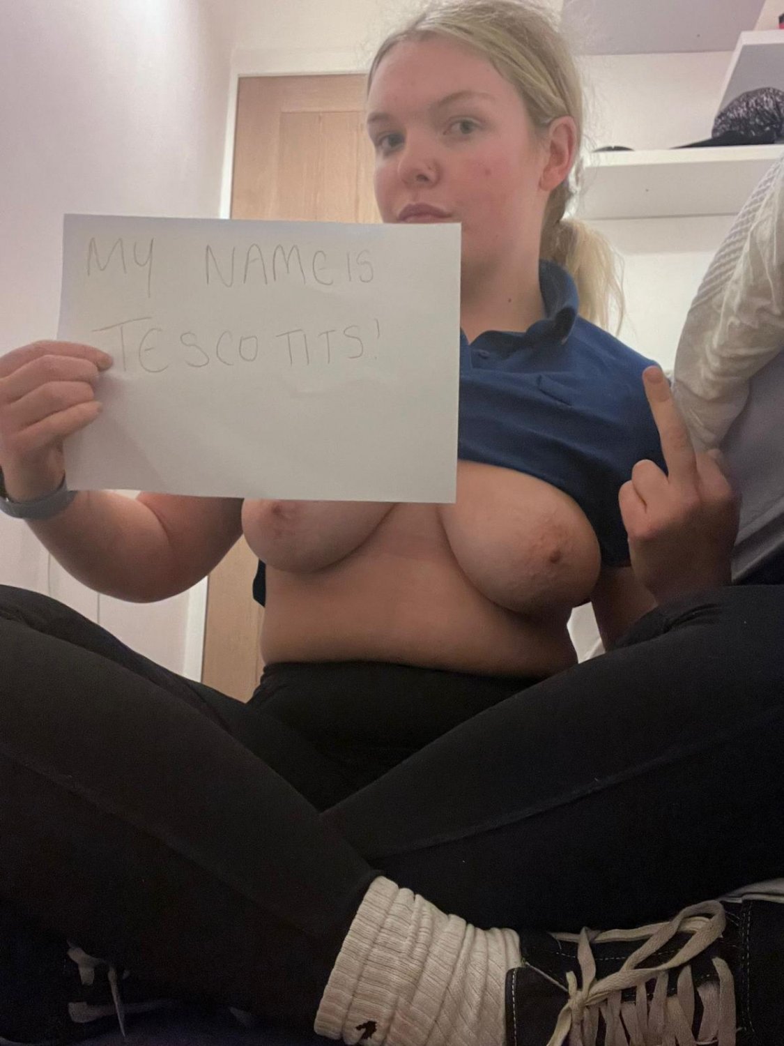 Stupid worthless bitch Abigail Pritchett aka TescoTits from Bradford, UK exposed hard ! ππ€£ #yb5h4u6Q