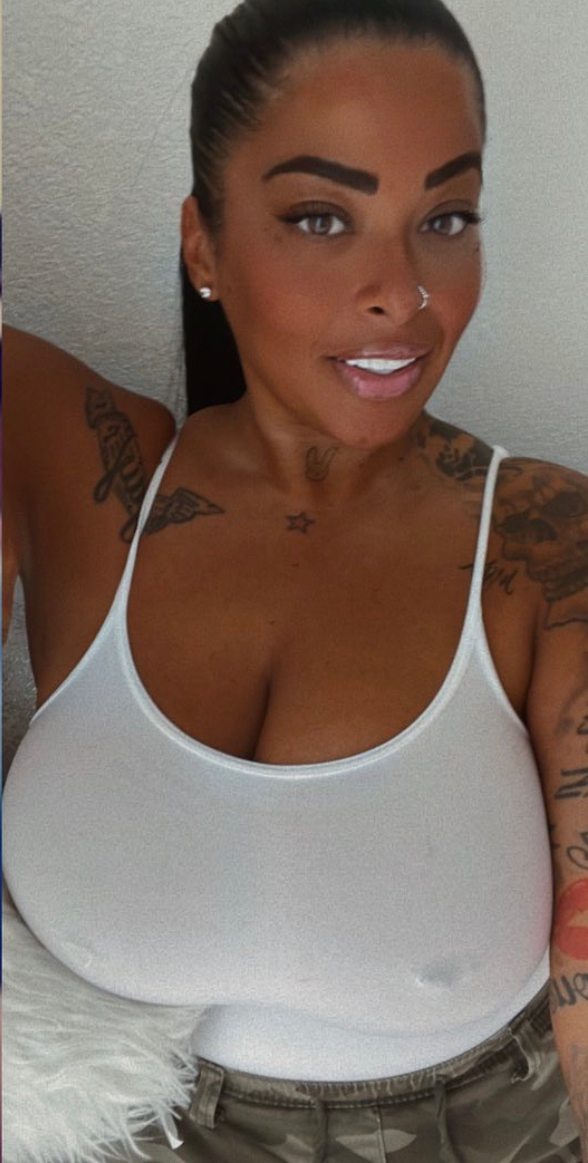 Auntie #8TBKHb2g