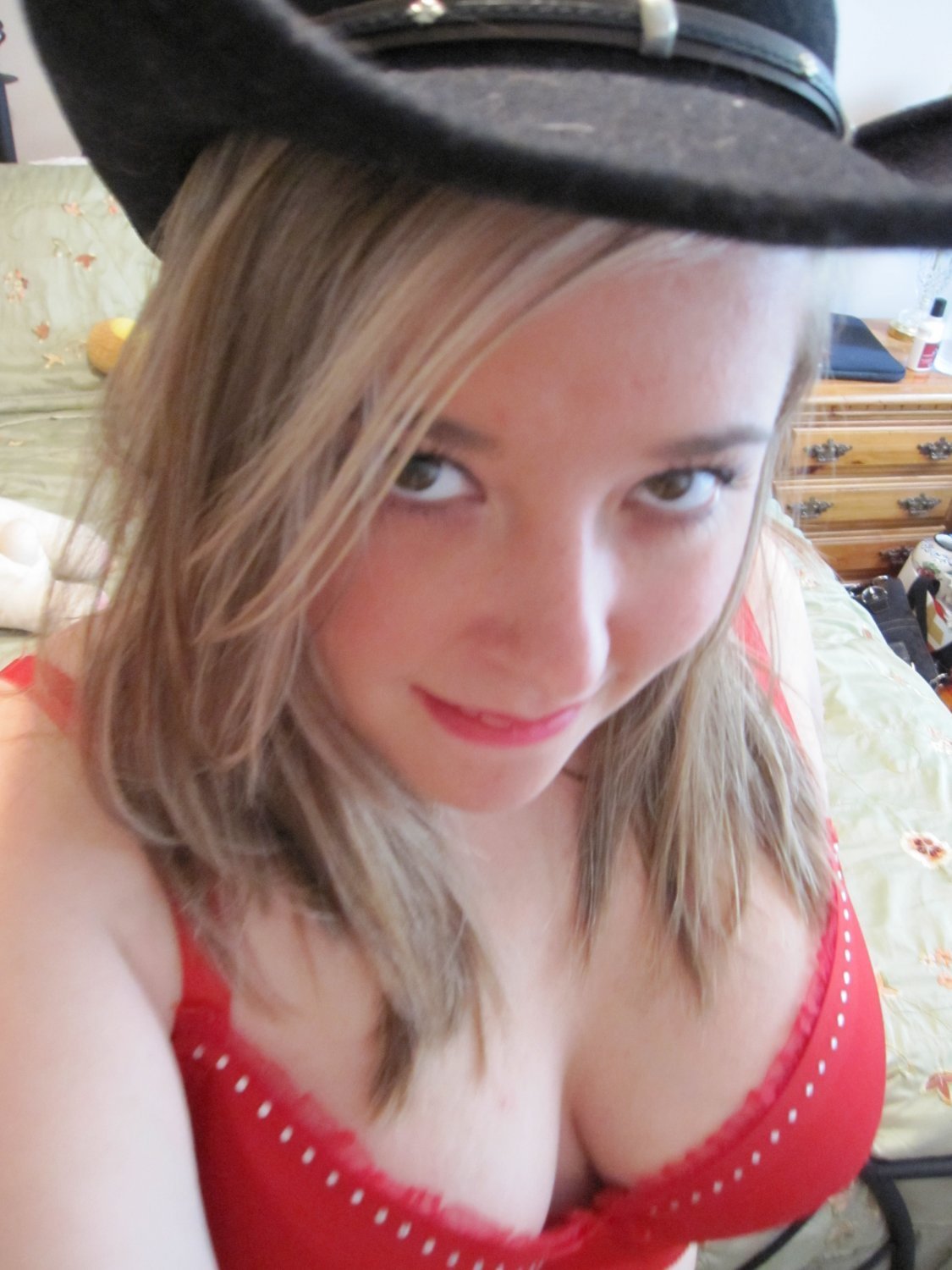 Whore Melissa #Q2F4DgjI
