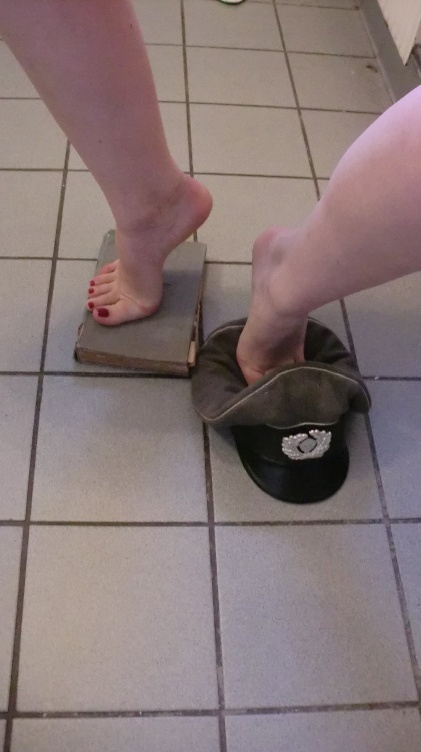 army hat and feet #1P6myKOG